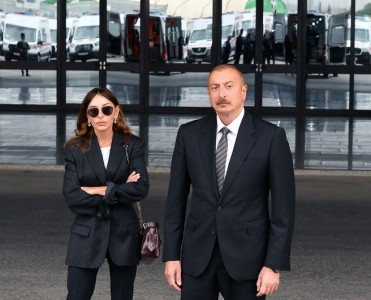 İlham Əliyev və Mehriban Əliyeva yaralı hərbçilərlə görüşüblər