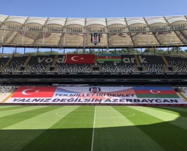 Beşiktaş: Tək deyilsən Azərbaycan