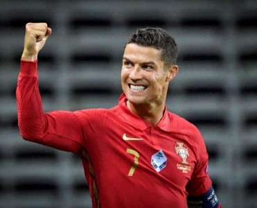 Ronaldo Fransa ilə matça CR100 yazılı butslarla çıxacaq