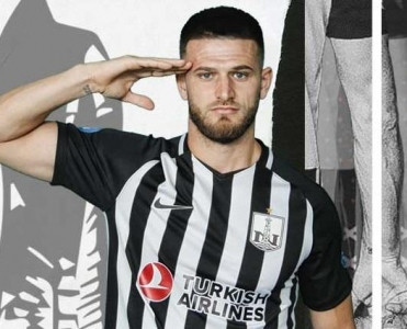 Neftçi'yə transfer olundu, hərbi salam verdi
