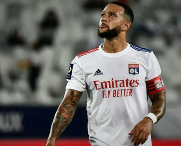 Barselona Depayın keçidini razılaşdırdı