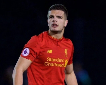 Debüt etmək üçün komanda yoldaşını zədələdi