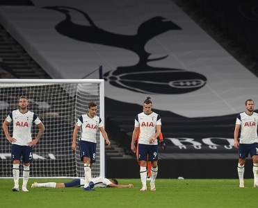 Tottenhem evdə xal itirdi, Lester Siti uduzdu