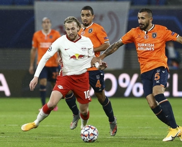 Başakşəhər'in futbolçusundan rekord