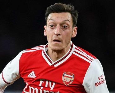 Özil'dən nümunəvi addım