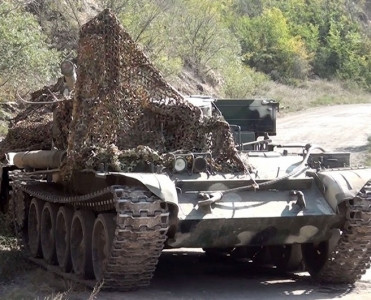 Qubadlı istiqamətində döyüşlərdə düşmənin atıb qaçdığı hərbi texnikalar - VİDEO