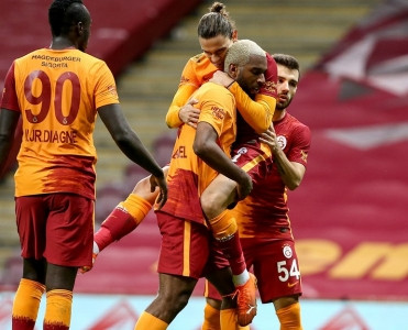 Qalatasaray'a 1 qol bəs etdi