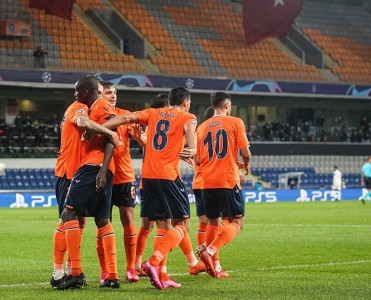 Başakşəhər'in ilk qələbəsi, Çelsi və Yuventus'dan darmadağın