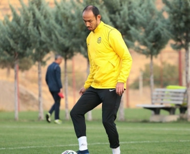 Umut Bulut ermənilərin yalanını ifşa etdi - VİDEO