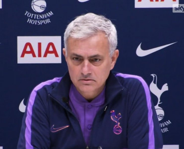 Üfürəndə yıxılanlardan danışın, Keyndən yox