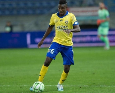 Afrikalı futbolçu 4 oyunluq cəzalandırıldı