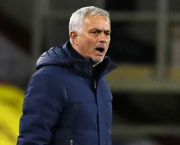 UEFA Mourinyonu cəzalandırdı