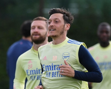 Özil'dən 0:6 zarafatı