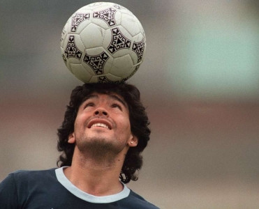 Mənim üçün Maradona futbolçudan daha artıqdır - İbrahimoviç