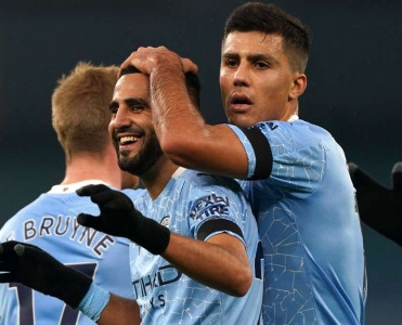 Liverpul'dan xal itkisi, Mançester Siti'dən darmadağın