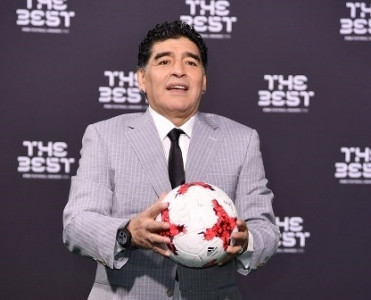 Maradonanın cəsədinə hörmətsizlik edənlər qovuldular - FOTO