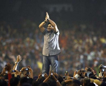 Polislər Maradonanın psixiatrının evində axtarış aparır