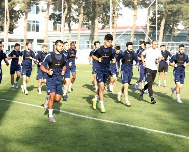 Qarabağ'ın məşqçisi: 13-14 futbolçumuz var