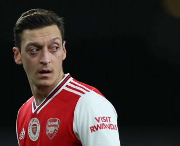 Özil'in heyətdən kənar saxlanılması çox uğursuz seçimdir