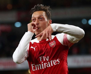 Özil'lə işləmək çətin deyil - Venger