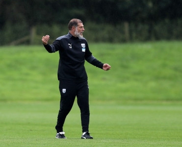 Premyer Liqa klubu baş məşqçisini göndərdi