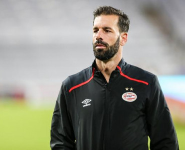 Van Nistelroy yenidən PSV-də