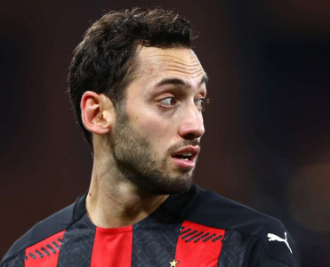 Milan Hakan Çalhanoğlu'nu itirdi