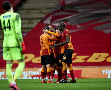 Qalatasaray'dan darmadağın