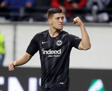 Yoviç rəsmən Bundesliqa klubunda