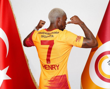 Üçüncü dəfə Qalatasaray'a qayıtdı