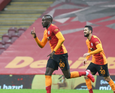 Qalatasaray'ın hücumçusu Premyer Liqa klubunda?