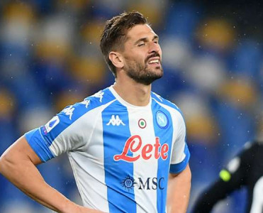 Napoli'ni Udineze'yə dəyişdi