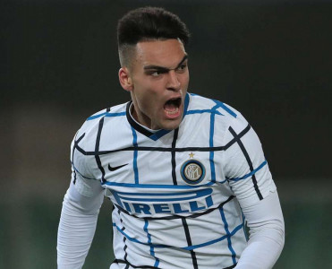 İnter onunla müqaviləni yeniləyir