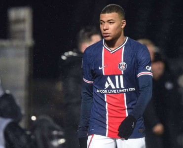 PSJ Mbappe-ni satmağa hazırlaşır