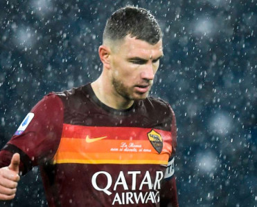 Mançester Yunayted Dzeko'nu transfer etmək istəyir