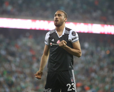 Cenk Tosun Beşiktaş'a qayıtdı