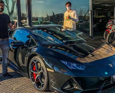 İlk qolunu vurdu, Lamborghini aldı