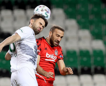 Beşiktaş penaltilərlə yarımfinalda