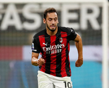 Milan Çalhanoğlu ilə bağlı qərarını verdi