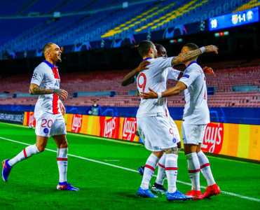 PSJ Barselona'nı darmadağın etdi