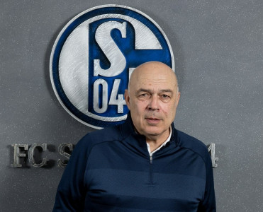 Bundesliqa klubu baş məşqçisini qovdu