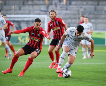 Bayer doğma meydanda uduzdu