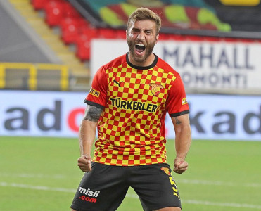 Qalatasaray yeni müdafiəçi ilə razılığa gəldi