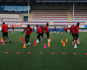 Keşlə Bakıya gətirdiyi qanalı futbolçunu bəyənmədi