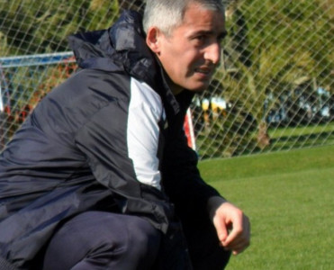 Azərbaycanda oynamış sabiq futbolçu 49 yaşında vəfat etdi