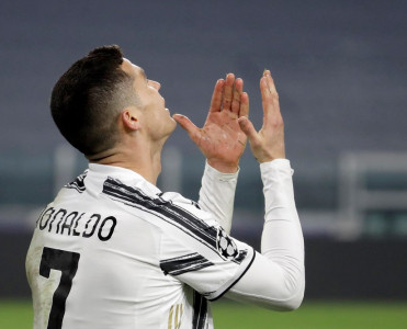 Ronaldo Bekhemin klubunda oynaya bilər