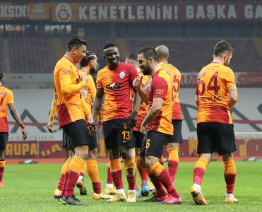 Qalatasaray daha 3 futbolçusunu göndərir