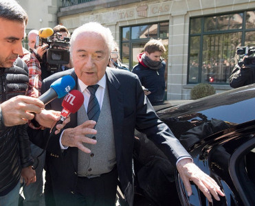 Blatter evə buraxıldı