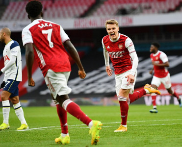 Tottenhem Arsenal'a uduzdu, Mançester Yunayted'dən qələbə