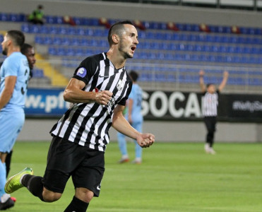 Neftçi'nin futbolçusu yubiley qolunu vurdu, çempionatın tarixinə düşdü